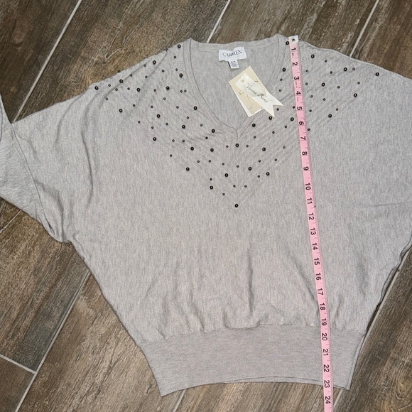 Carmen Marc Valvo Light Gray Knit Top - Picture 7 of 8